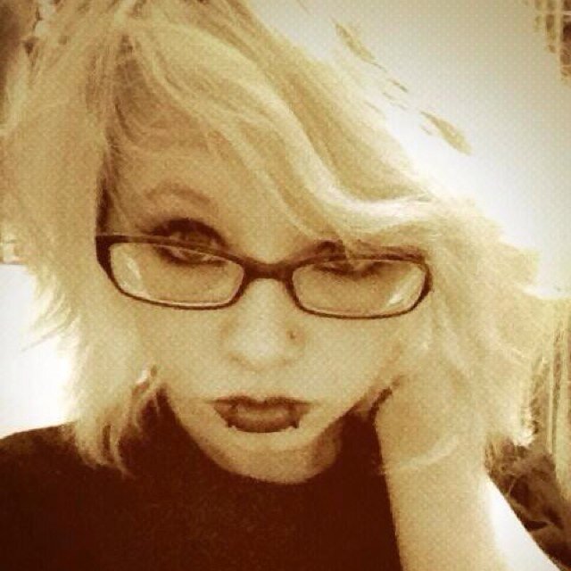 I'm Coralea [cor-a-lee]. 18. Piercings & tattoos are beautiful. LOTR, Clyde, Marvel, Deadpool, Toby Turner and toblerone make me happy. Peace off.
