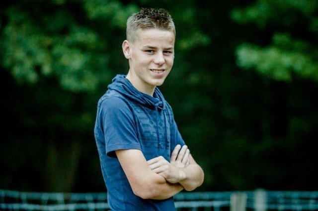 16 jaar oud • Voetbalclub: Sv Leveroy B1 • Three stars, Two words, One love • AFCA
