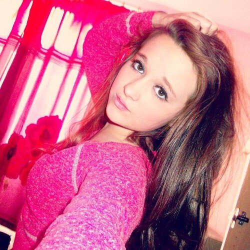 Hi, my name is Sophie. I'm just a normal girl trying to live a normal life . Follow me on instagram: sophielouisexoxo follow me, i follow back;)