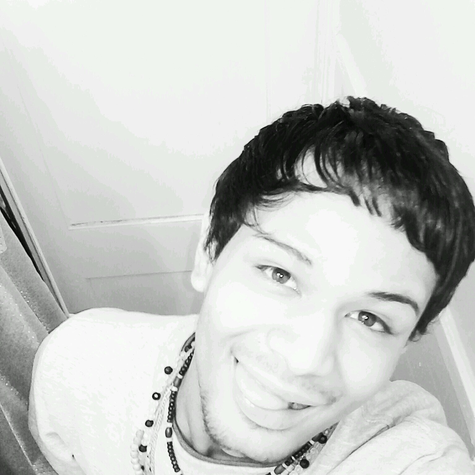 17 |Singer c;|#MUSIC| #Dreamer | Follow me & I'll follow back | Singleee ^.* | While your at it, follow me on Instagram - @MarvinsSupreme | GOAL : 600 (: