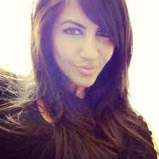 chipiinigo404's profile picture. Amor? Amor es quedarse dormido con el celular en la mano, esperando por su mensaje