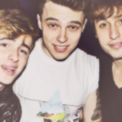 Loves ♥ @NathanBarone @CaiqueGama @pcastagnoli
Desde 24/10/2013