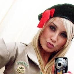 AriSchemember's profile picture. :p