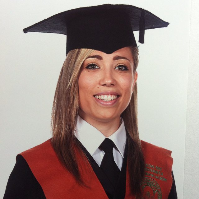 Profesora de Matemáticas, Arquitecta Técnica, Ingeniera de Edificación e Ingeniera Civil. Apasionada de la moda, la creatividad personal y la buena política.