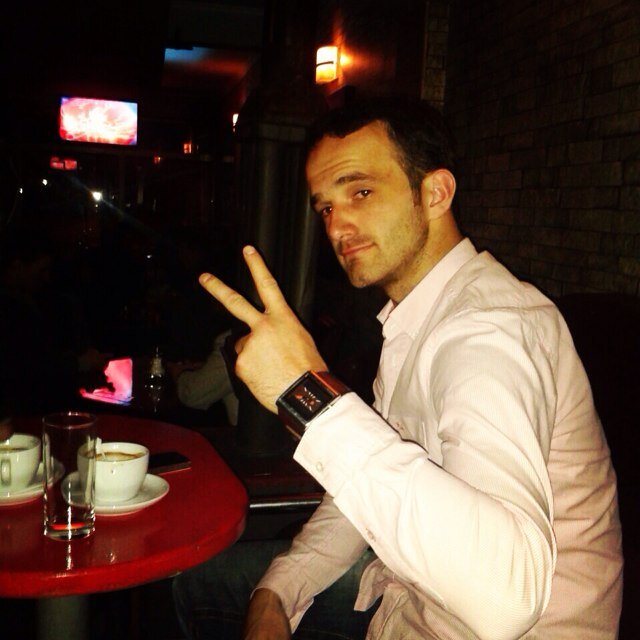 AnesHot's profile picture. 