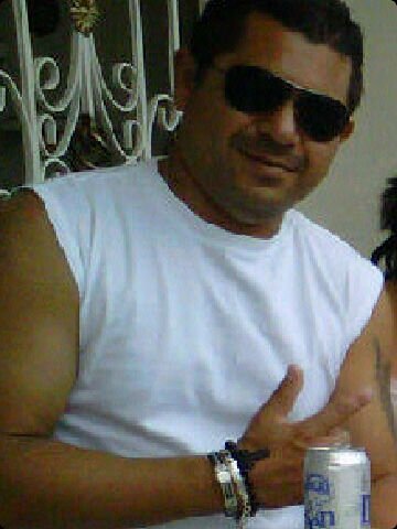 me gusta la buena musica heavy metal, toco guitarra y bateria, fan de metallica, guns, aerosmith, bon jovi y baladas pop rock
