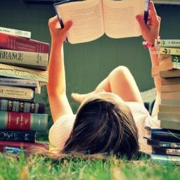 PodCast voltado a troca de ideias sobre assuntos da literatura em geral. Composto por @anynha_santiago, @danyolivie, @evany_torres e @tamarapadilha_.