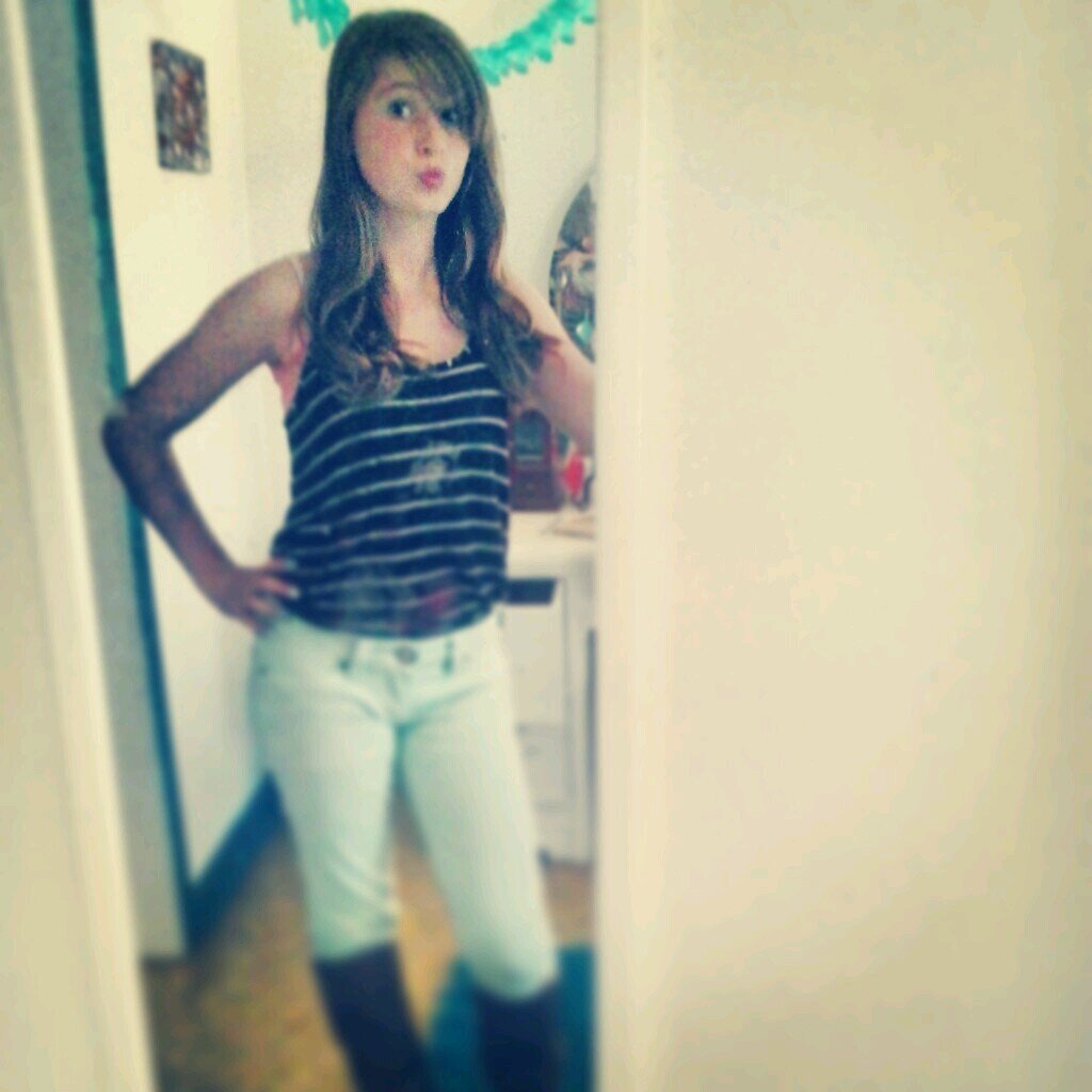 Hey there! I'm proud to be Canadian! Directionner, Artist, O2L fo life, I love cats and all animals really. :)