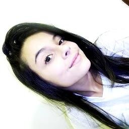 Sou α gαrotiinhα imperfeitα, αqueela queê chorα de dor, αqueêlα queê ja sofreu poor αmor, αqueelα que sαbe se αrrepender♥