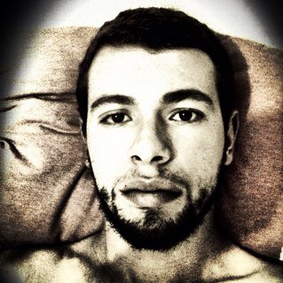 Não sei viver sem dormir e sonhar acordado.  Jornalista pela UFOP, músico popular pela Bituca e palmeirense em tempo integral. O resto é desinteresse.