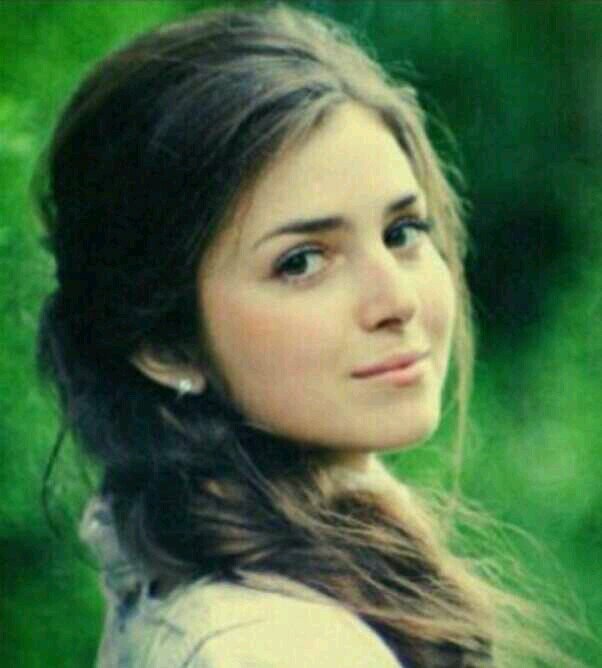 ‏‏‏مازلت عالقه بين الطفولة والنضج .. تاره طفله أشاغب وتاااره أنثى رزينه .  26  _  نوفمبر♡