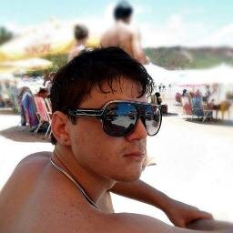 Cada sonho que você deixa pra trás é um pedaço do seu futuro que deixa de existir. (Steve Jobs)