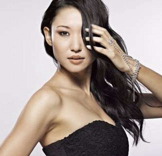 シンガポール在住女性シンガーソングライターRynaです。ジャンルはJ-POP×R&B×JAZZを掛け合わせたオリジナルソングとアレンジカバーソングなどを唄ってます。公式ＨＰ、Blogは http://ryna.jpFACEBOOKはRyna Smileでご覧頂けます。