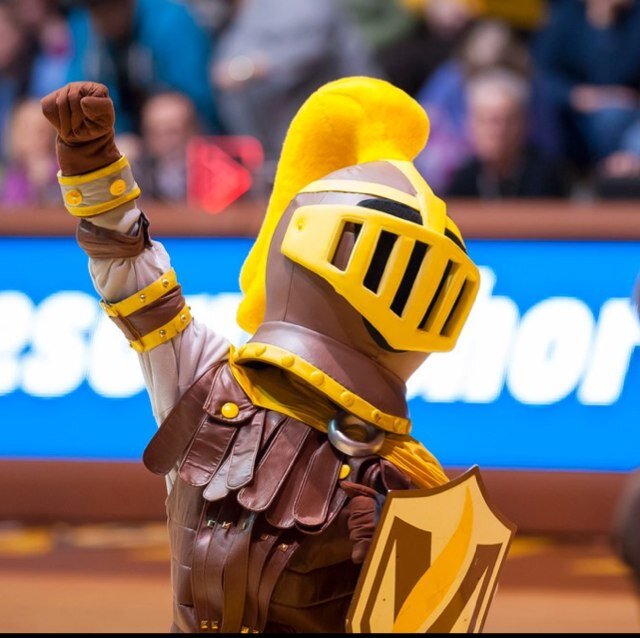 I'm the fun-loving mascot of Valparaiso University. I enjoy long walks at the Dunes and watching @ValpoAthletics! #GoValpo