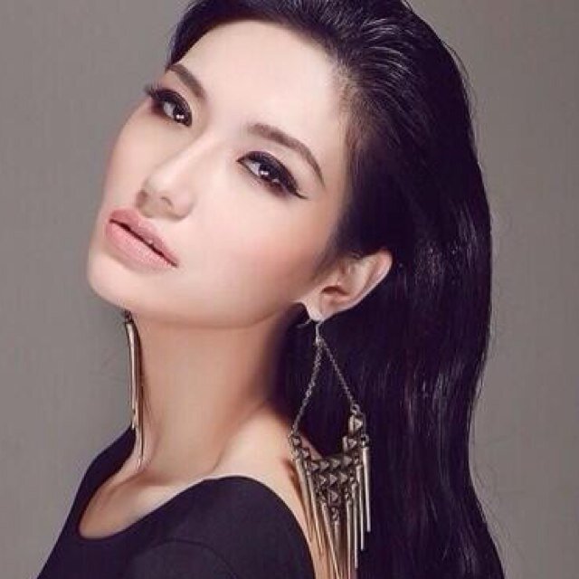 Official Twitter page of Jin Ye, Miss Universe China 2013. ~JY is Jin Ye and ~MCT is Miss China Team.