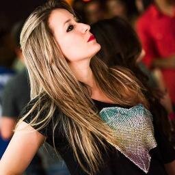 Chata demais, se eu me descrever vou perder seguidores. Estudante de Publicidade e Propaganda e apaixonada por marketing.