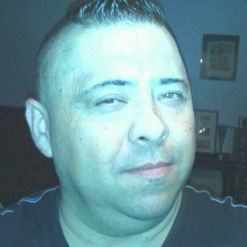 hi everyone  im alex new to this... gay male looking  for friendsi like to travel meet people from all over love sport play tennis lift some weights..