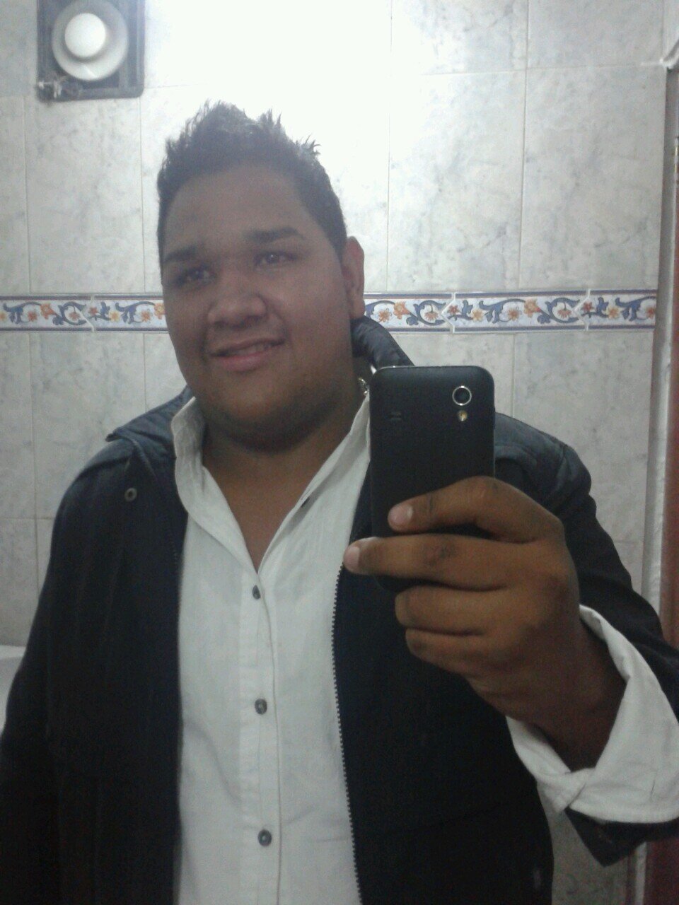 Especialista en Aduanas, Estudios Internacionales, Humilde y  perfeccionista, Demasiado Socialista-Comunista para los Pequeños Burgueses Venezolanos..
