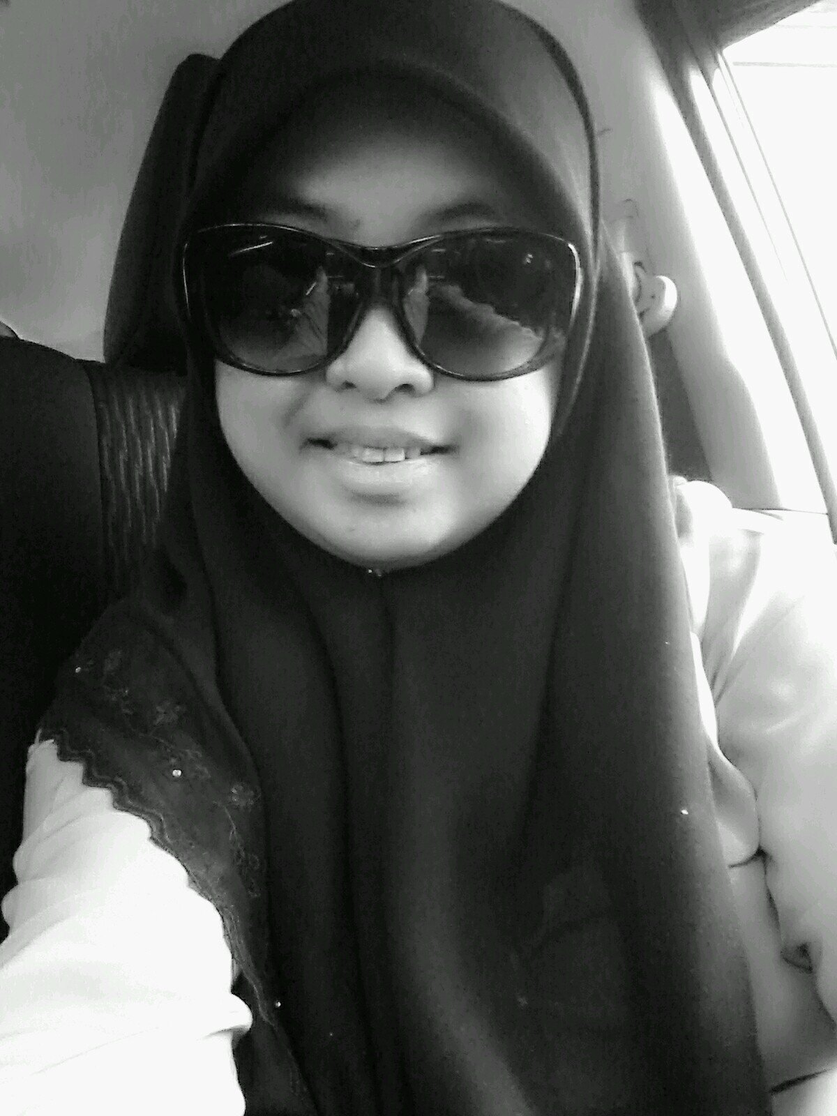 hye :D im teeqah , well nothing special on me .. i may not be the best BUT im definitely not like the rest :))