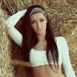 ♥ ♥ Aspiring model. I am from San Diego but now i'm living in NY where I study art.