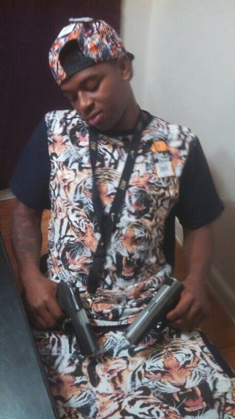 IM A HOOD RICH NIGGA YOU DIGG A BROKE HOE IS A JOKE HOE DONT FOR GET THAT B