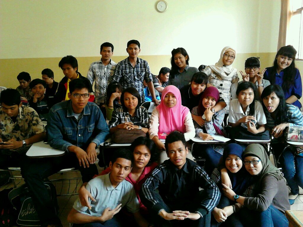 Karna lulus bersama lebih indah daripada mengejar IPK 3,95 :-D | Teknik Informatika 2013 | Contact person : DM |