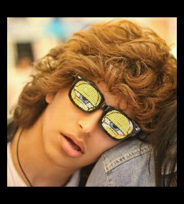 ‏​#ربــي إن كنـت ثقــيل علــى أحــد ، فأبعدني عنه بدلاً من أن #تعلقني_به