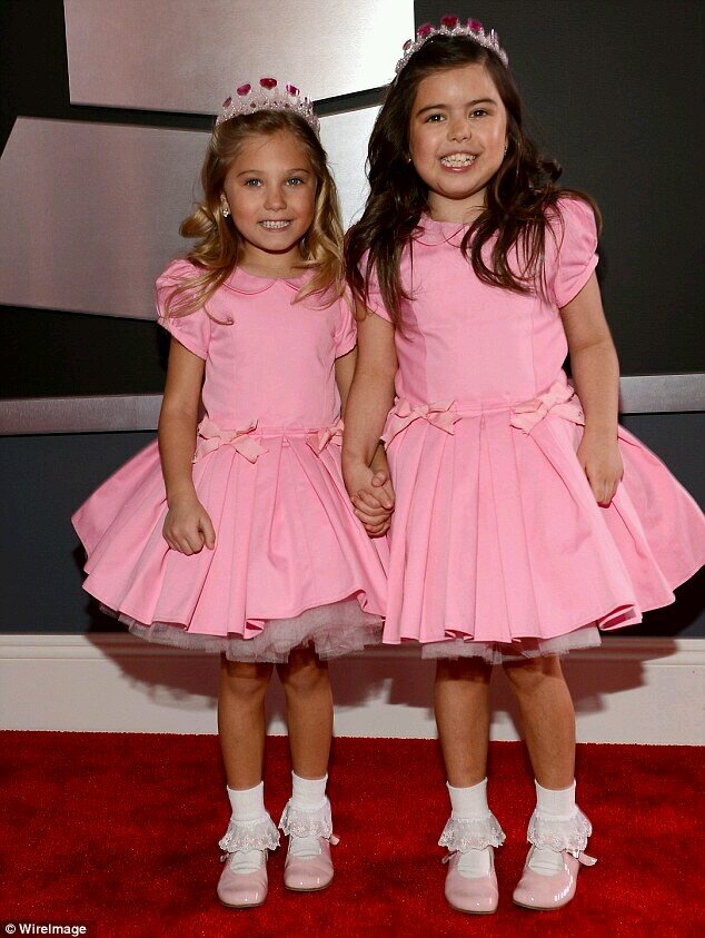 im a proud directioner and I also adore sophia grace and rosie I hope u 2 princesses notices me XOX