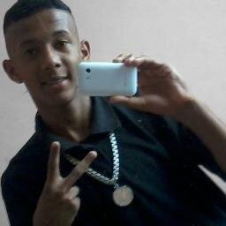 A vida não é fácil, mas você tem Deus para te ajudar a vencer cada dificuldade .