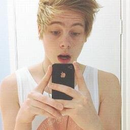 dont give up, luke will follow you :) (@5secsofhood)