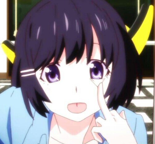 ん～？自己紹介って言われても～……まぁ羽川翼です！甘い物が好きです！直江津高校に通ってます！よろしくお願いします！
