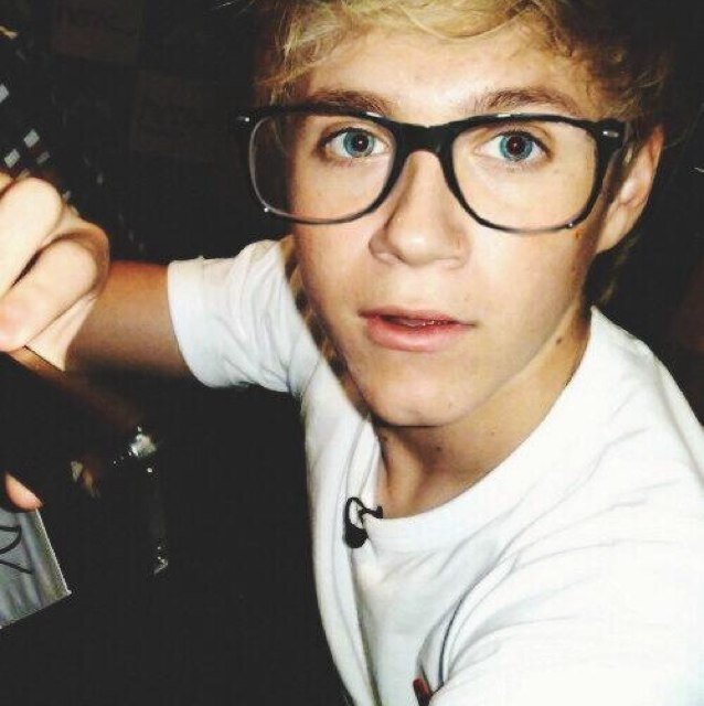 Since you got a free follow from me, can you go follow @craicalouis please? ♡ thank you ♡