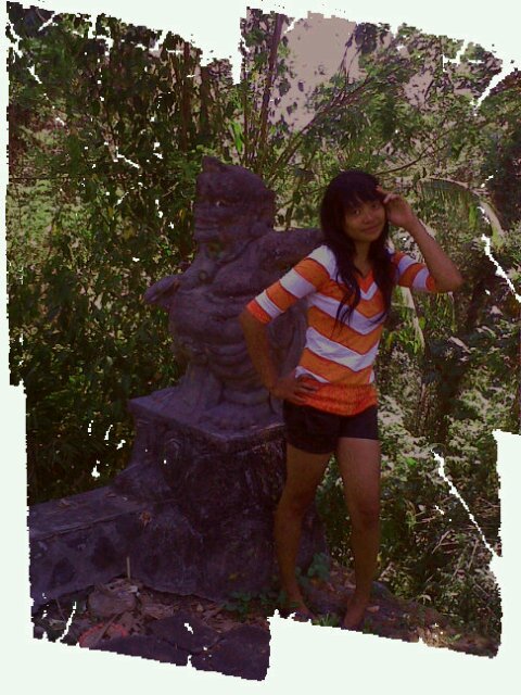 Menghadapi pahit'a hdup dgn snyuman yg kdang hanya senyum kepalsuan :)