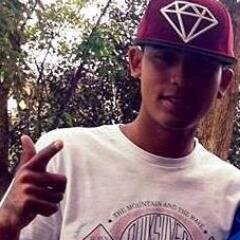 Raphael Santos , 17 anos , Aquariano , Funk , Pagode , Reggae , muito ciumento e muito teimoso , SOLTEIRO  , Palmeirense  - FÉ EM DEUS !