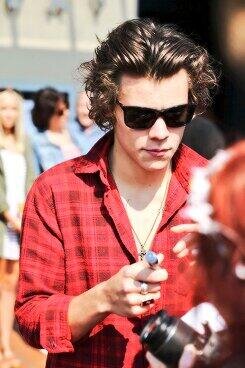 ***FOLLOW @harryswed*** tweet me on my main account for a calum DM once you've followed! ily stay fab ☺☺