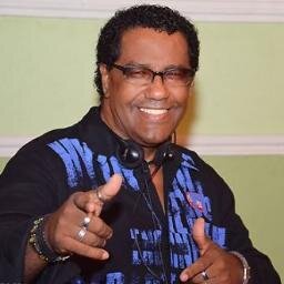 EL CAFRE, MÁS DE TRES DÉCADAS EN EL GUSTO DE LOS SANTIAGUEROS.
José Miguel Román, El Cafre, apreciado animador, querido en todo Santiago.