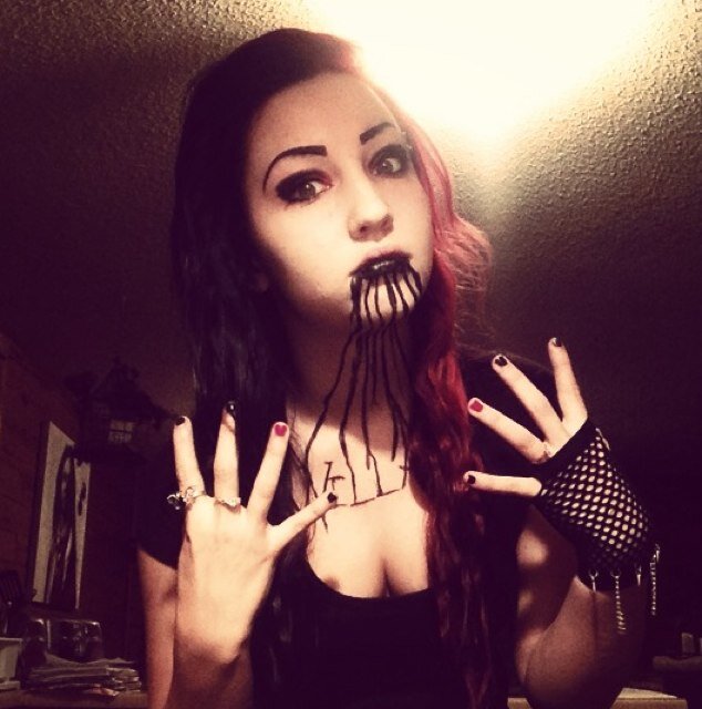 ♬Music☜life♬ 
Creep 
Halloween is everyday
☠Living dead girl☠
Chris Cerulli☜ you.
Ashley Costello☜ you.
Met New Years Day on 7/24/13