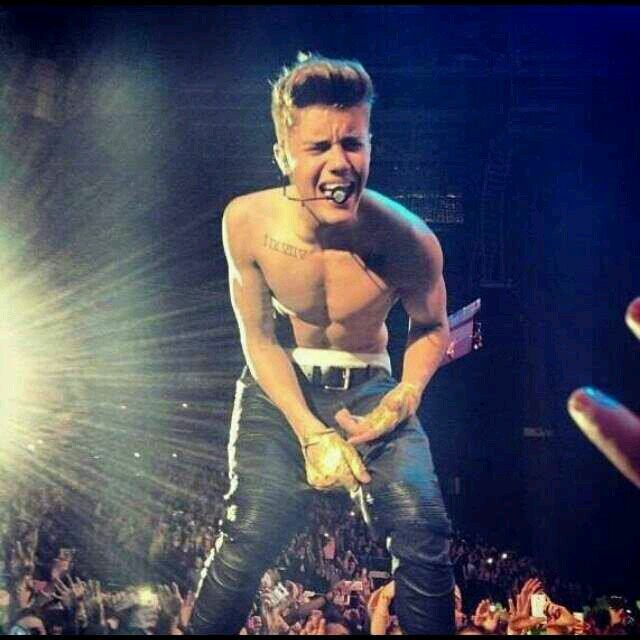 iSupportBiebsz's profile picture. 