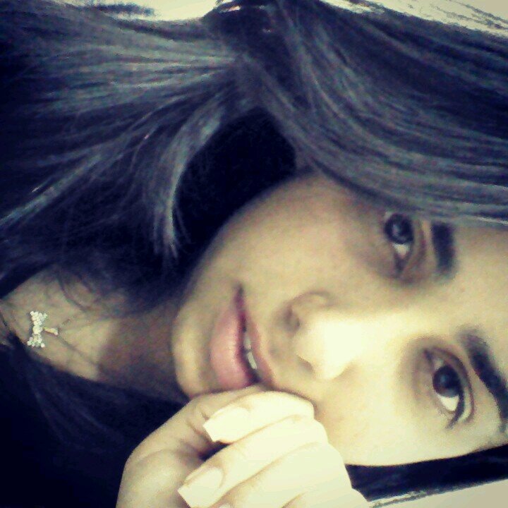 Odeio quem me roubα α solidαo sem em trocα me oferecer verdαdeirαmente compαnhiα.