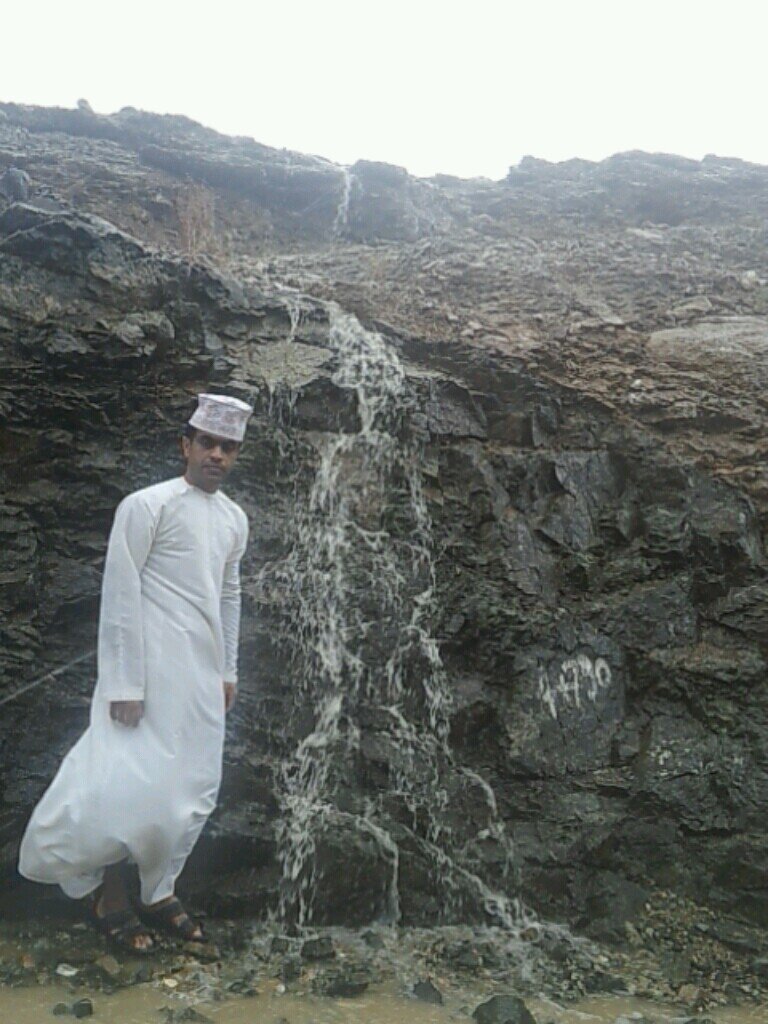 ﺯُﺭ ﻗَﺒﺮﺍً ،، ﺃﻭ ﺷﺂﻫﺪ ﺟَﻨﺂﺯﺓ ،
ﻭَ ﺳَﺘَﻜﺘﺸﻒ ﺃﻥَ  ﺍﻟﺪُﻧﻴﺂ  ﻵ ﺗُﺴﺂﻭﻱ ﺷَﻴﺌﺎ =)) !