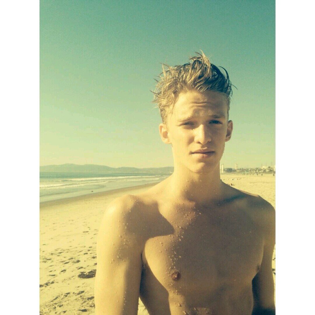 ♡♡I LOVE CODY SIMPSON♡♡ Hes SO ADORABLE♡♡ FOLLOW ME CODY PLEASE♡♡