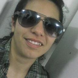 a menida com geito de mulher curiosa ate de mais 
Deus me deu a vida e a vida devo a ele.
