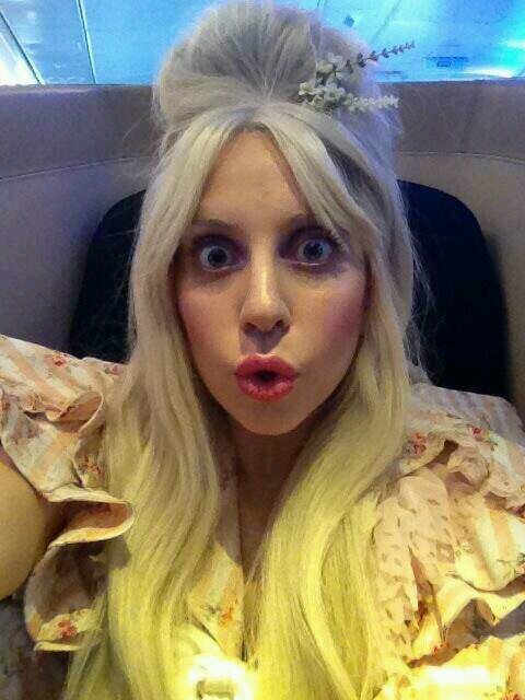 Follow a @gagaismysmile