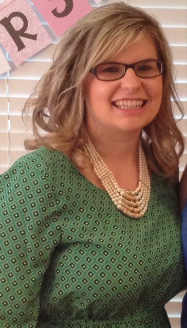 Wife, daughter, sister, aunt, first grade teacher and mom to two fur babies😊