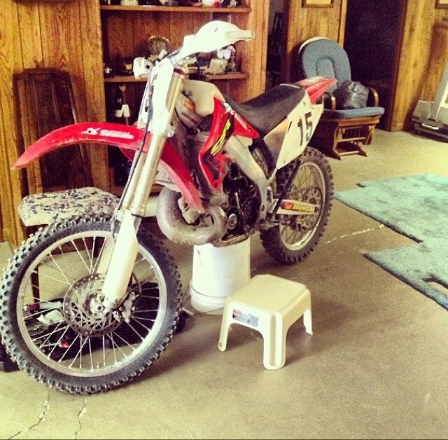 Im Luke Bradshaw I ride motocross, cant stop what I love. Good mechanic and help my dad with custom harleys.