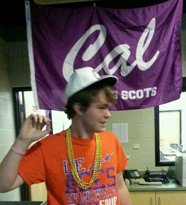 drewhowie's profile picture. 