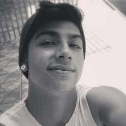 ' .meu brilho é luz e não gliter, pra conhecer precisa mais do que só seguir no twitter.