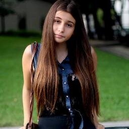 120813. Fría, Estúpida, Tierna, Simpática, Loca, Ezpecial {Si bitch con Z} & sobre todo me considero una persona anormal. Te gusta? bien, sí no chúpame un ojo ♡