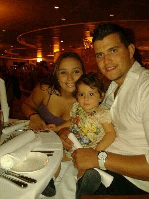 Y recuerda que hay un dicho muy presente: El valiente a sio valiente hasta que el cobarde ha querido..Feliz de tener lo q tengo! Pedro Hernandez te quiero!**