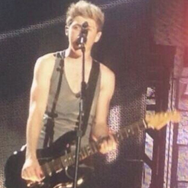 My name is Laci.. I am a directioner and love 5 Seconds of summer (: Follow for follow..? I love you (: I used to cut but its been 0 days of staying strong :/